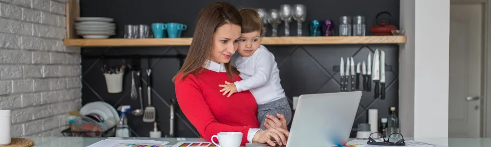 Travel agent moms working